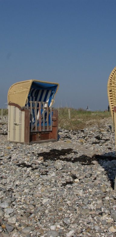 Bernstein, Seeigel und Klappersteine An den Ständen Fehmarns können Sie viel entdecken. Sie sollten sich vorher erkundigen, was es hier alles zu finden gibt.